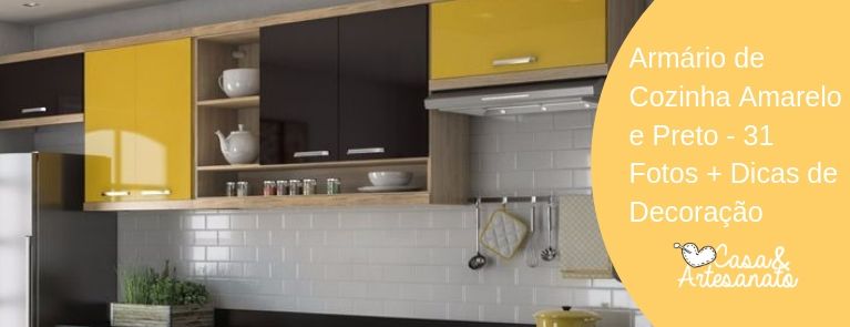 Armário de cozinha amarelo com detalhes em preto