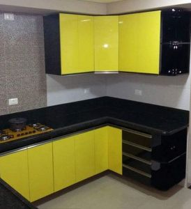 armário de cozinha amarelo e preto