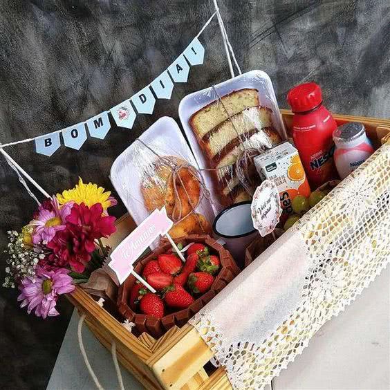 cesta de café da manhã aniversário de casamento