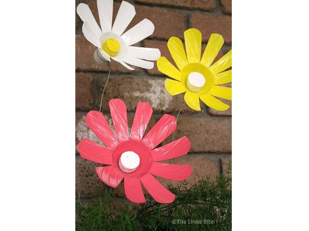 fazer flores com garrafa pet